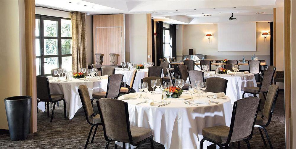 Residence Hoteliere 4 Etoiles Les Mas Du Grand Vallon Mougins Restaurant photo